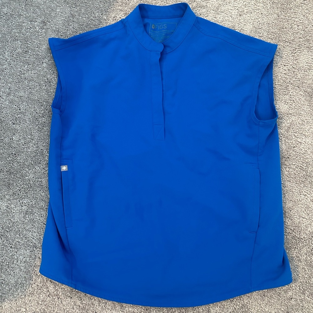 EUC Figs Rafaela oversized scrub top